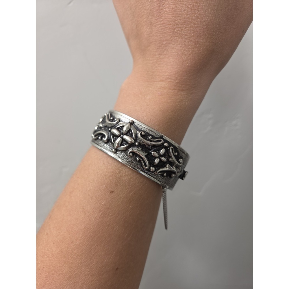 Hinged Bangle embossed floral sliver tone